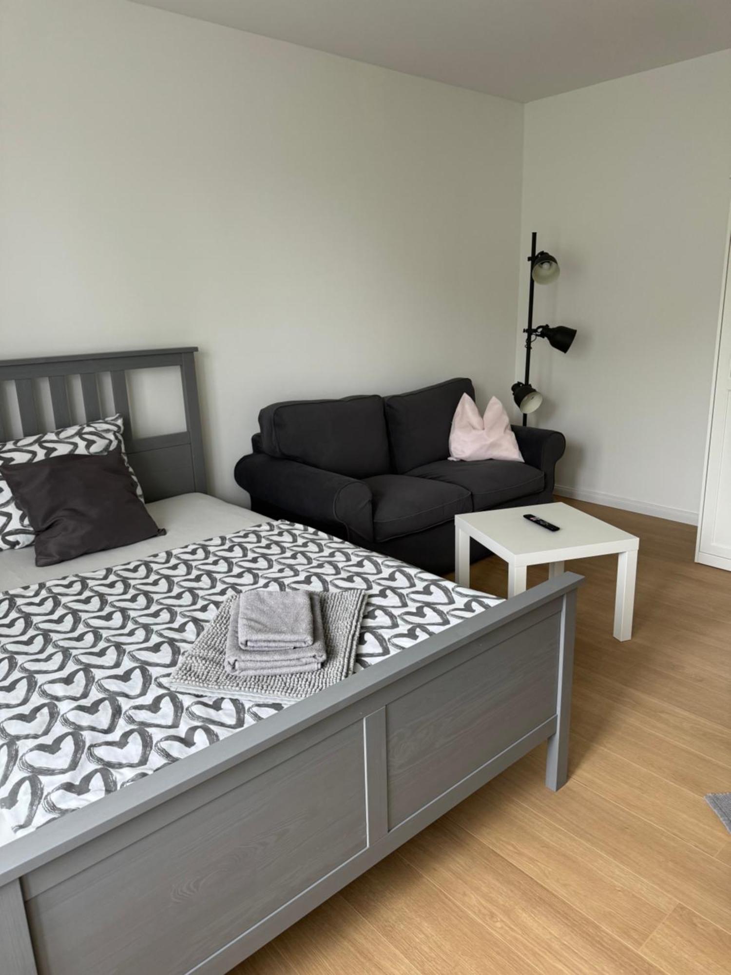 Fc-Apartmenthaus Falkensee Mit Grossem Garten Und Pkw Stellflaechen 외부 사진